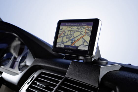 Mobiles Navigationsgerät für Mercedes A- und B-Klasse