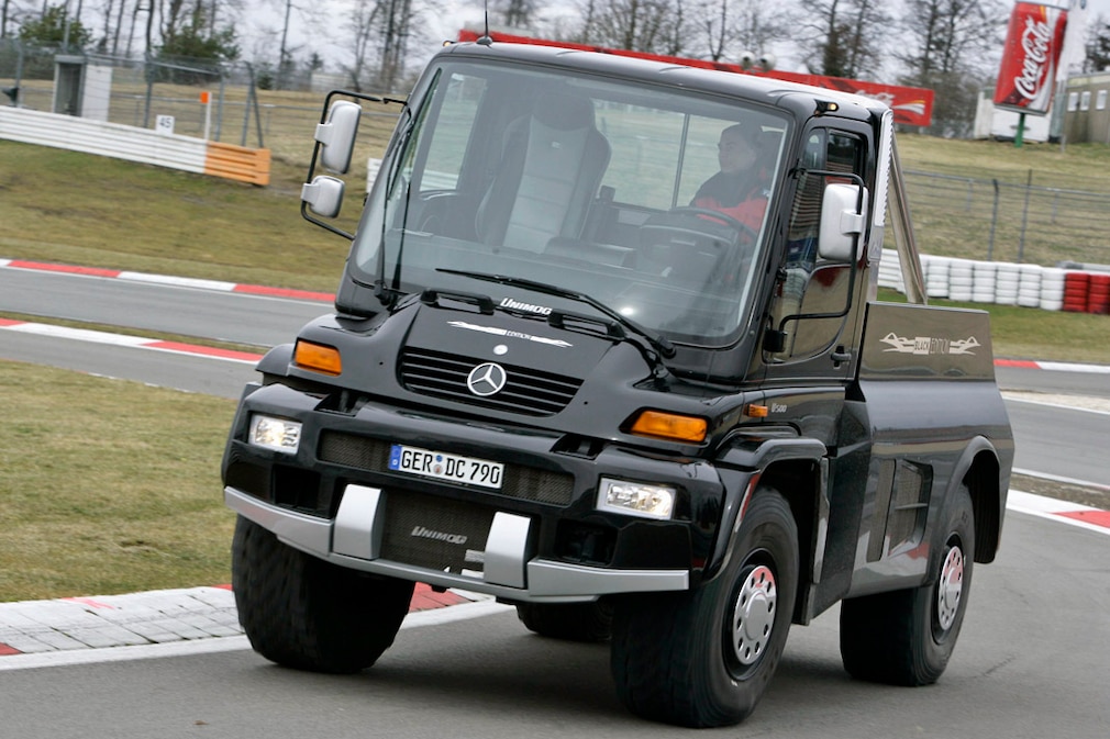 Unimog Black Edition by Brabus