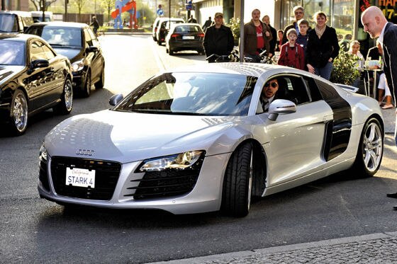 Audi R8 mit Fahrer Robert Downey Jr.