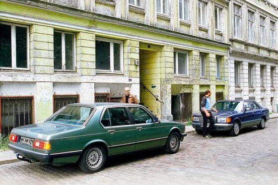 Mercedes-Benz 500 SE BMW 728i Mercedes-Benz 500 SE BMW 728i