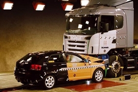 Audi A3 kontra Lkw