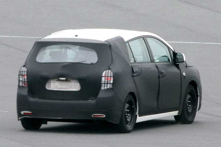Toyota Auris Verso Erlkönig