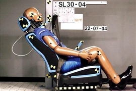 111 Sitze im Crashtest