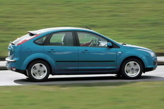 Für 15.000 Euro gibt es nicht nur neue Kleinwagen, sondern auch fabrikfrische Kompakte wie z.B. der Ford Focus.