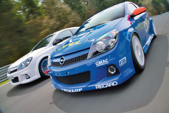 Opel Astra OPC Nürburgring Edition vs RC 2