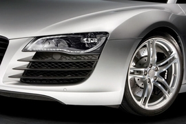 Audi R8 mit LED-Vollscheinwerfern