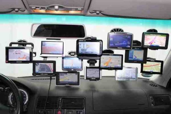 ADAC testet 13 Navigationsgeräte.