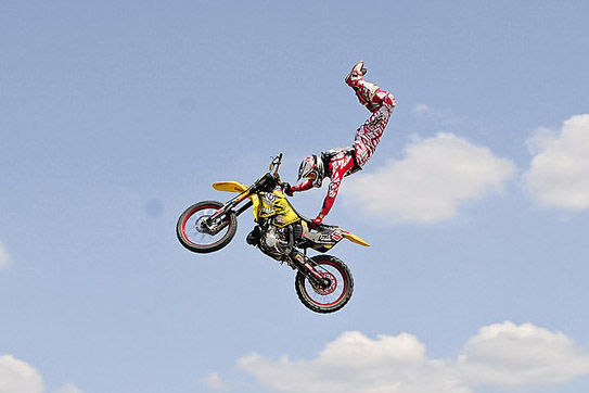 Motorrad Sprung Handstand