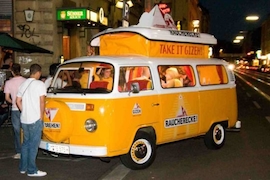 Marketing-Idee: VW T2 als rollende Raucherecke