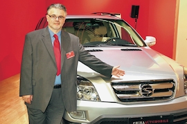 Importeur Karl Schössl mit dem ShuangHuan CEO