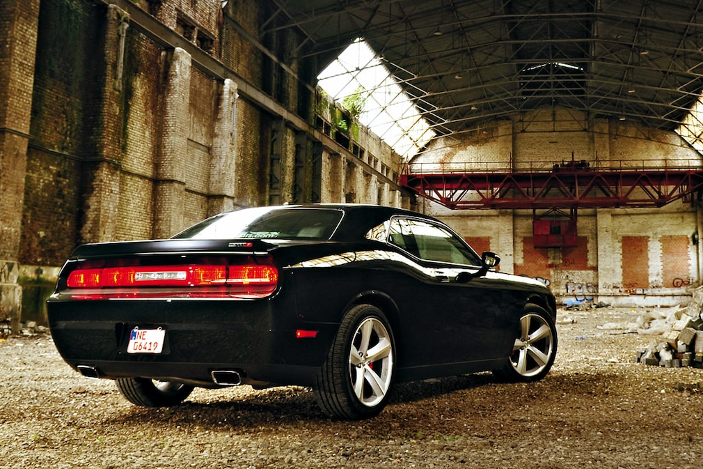 Dodge Challenger SRT-8