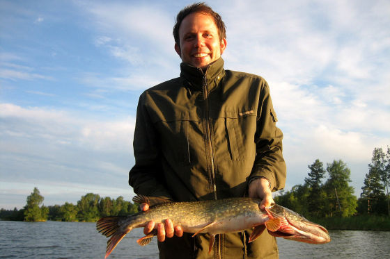 Da isser, der Hjälmare-Hecht! Wer des Angelns, Pilz- und Beerensuchens mächtig ist, muss in Schweden nicht Hunger leiden.