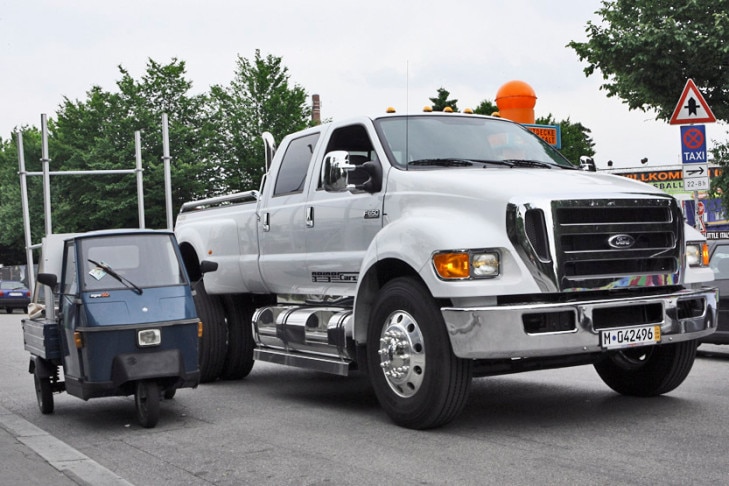 Ford F-650 Piaggio Ape