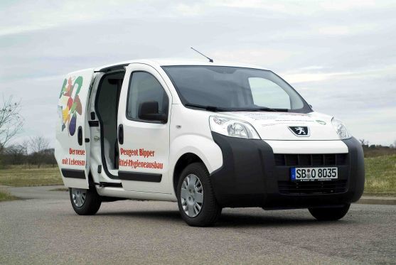 Peugeot Bipper mit Hygieneausbau für Lebensmitteltransporte.
