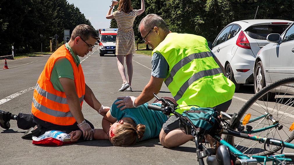 Erste Hilfe beim Fahrradunfall (Dooring)