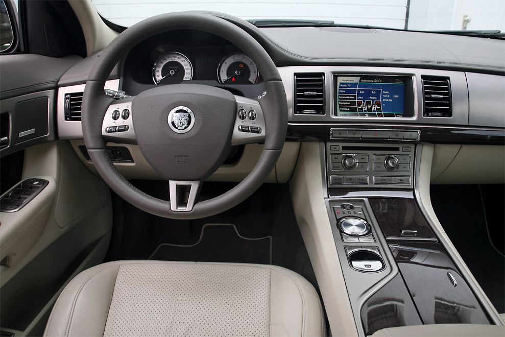 Jaguar XF SV8