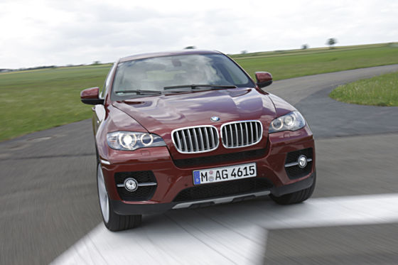 BMW X6 50i gegen Porsche Cayenne GTS