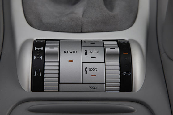 BMW X6 50i gegen Porsche Cayenne GTS