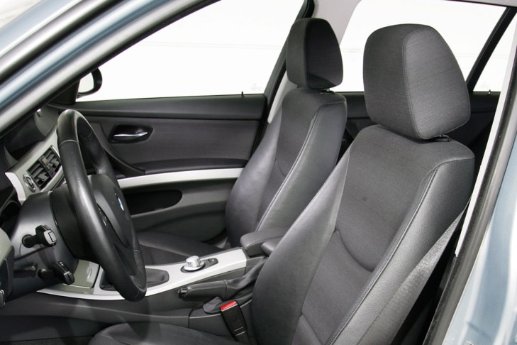BMW 320i Touring Sitze vorn Innenraum