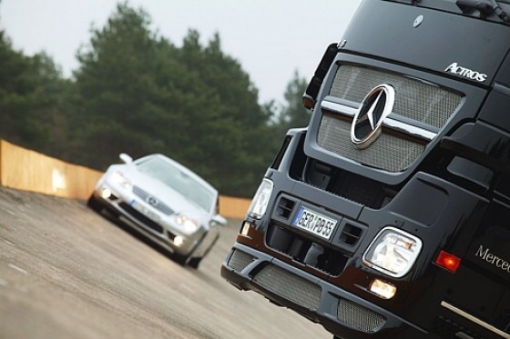 Mercedes-Benz Actros trifft SL 65 AMG