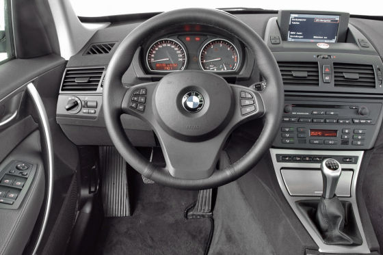 BMW X3 2.0d Cockpit Armaturentafel