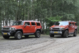 Hummer H3 (li.) und H3
