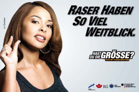 Neu an Bord: Soul-Sängerin Joy Denalane. Auf ihrem Plakat zeigt sie, was sie von rasenden Autofahrern hält.