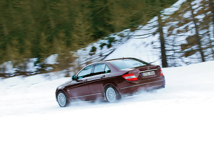 Bremsen Winterreifen der Größe 225/45 R 17 im Test