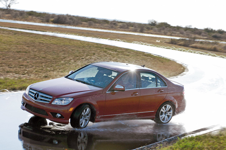 Handling Winterreifen der Größe 225/45 R 17 im Test