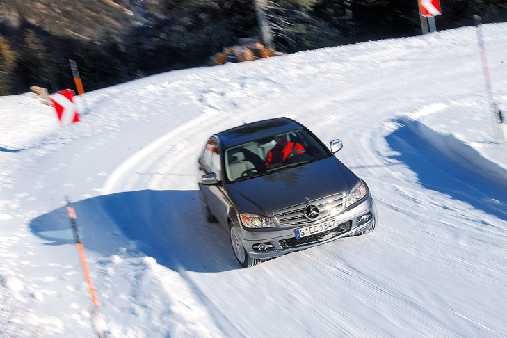 Handling Winterreifen der Größe 225/45 R 17 im Test