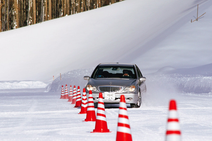 Slalom Winterreifen der Größe 225/45 R 17 im Test
