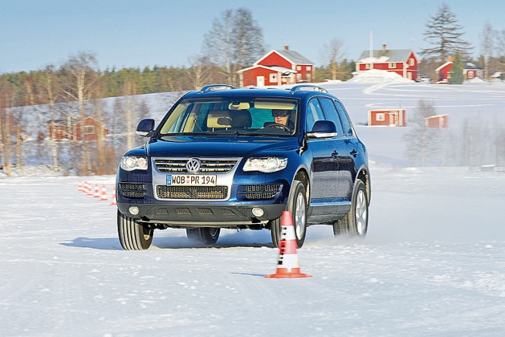 Slalom Schnee Winterreifentest 255/55 R 18