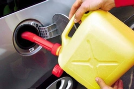Tanken ist innerhalb eines Jahres um zehn Prozent teurer geworden.
