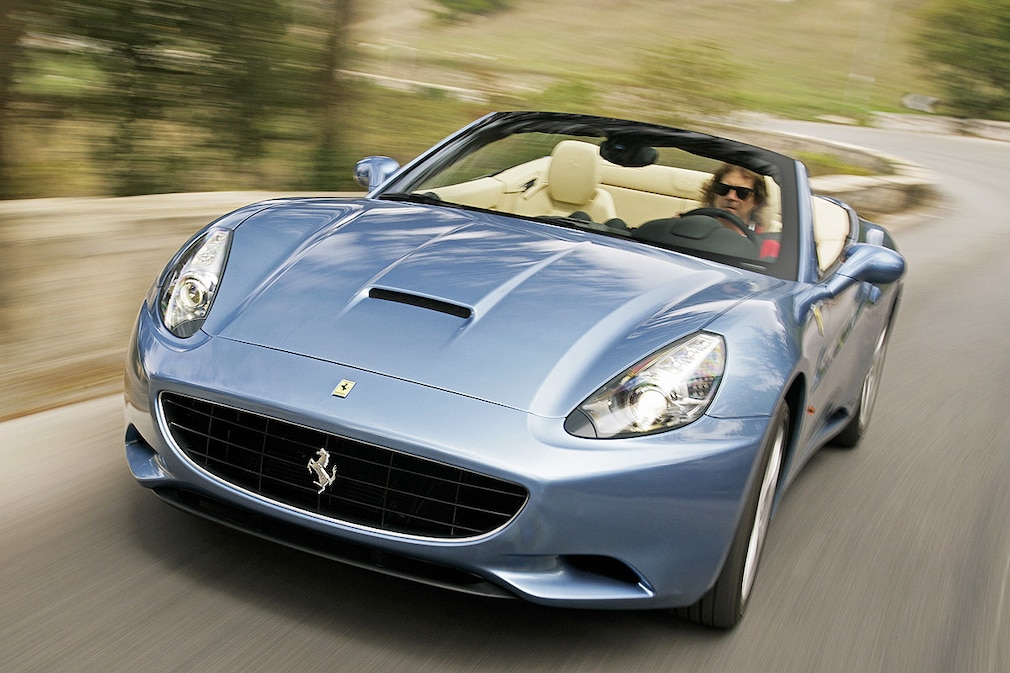 Ein V8 mit 430 PS beschleunigt den neuen Ferrari California auf 310 km/h.