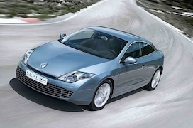 Renault stattet den neuen Laguna Coupé GT mit Allradlenkung aus.