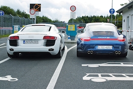 Audi R8 Porsche 911 Carrera 4S
