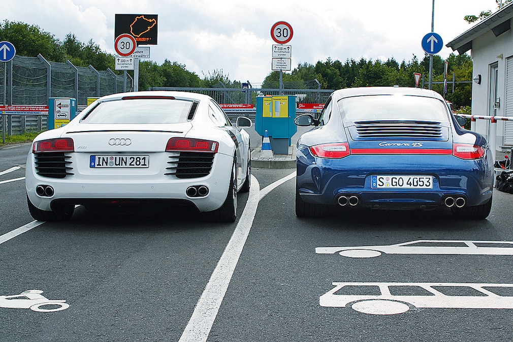 Audi R8 Porsche 911 Carrera 4S