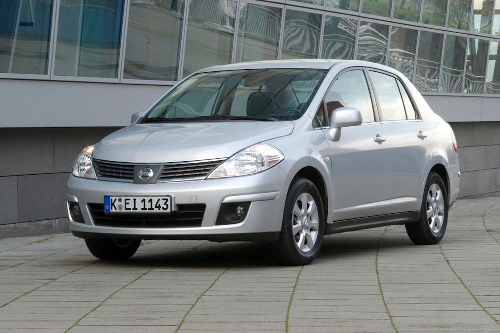 Nissan Tiida Stufenheck