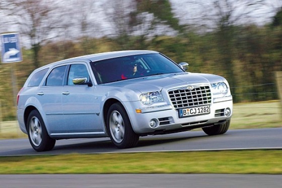Chrysler 300C Touring 5.7 V8 HEMI AWD - AUTO BILD
