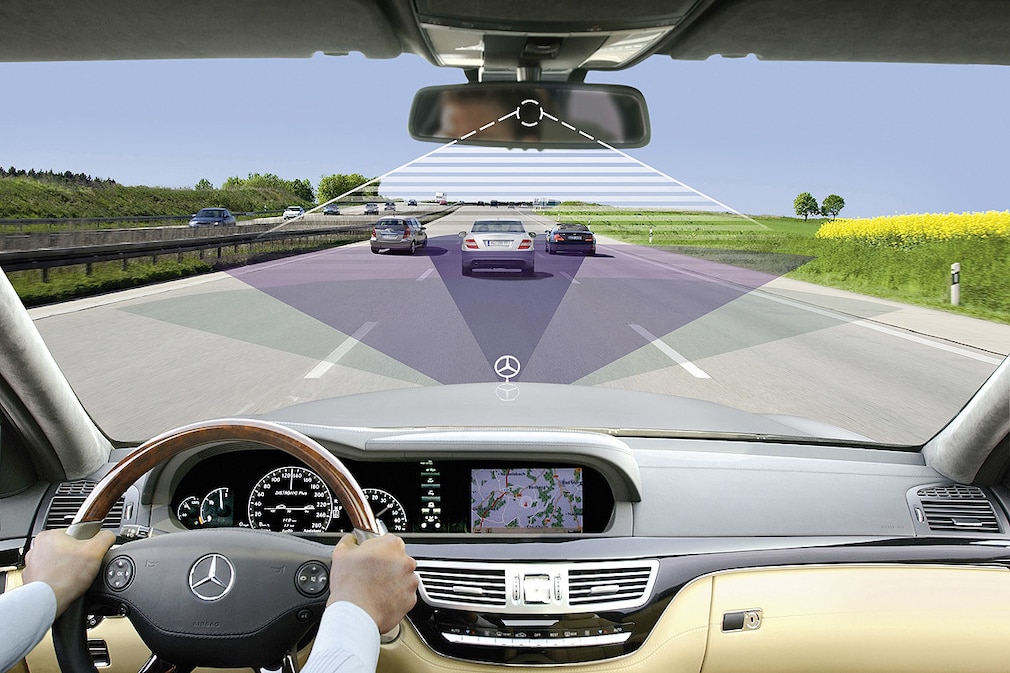 Mercedes E-Klasse Cockpit Sicherheitsassistent
