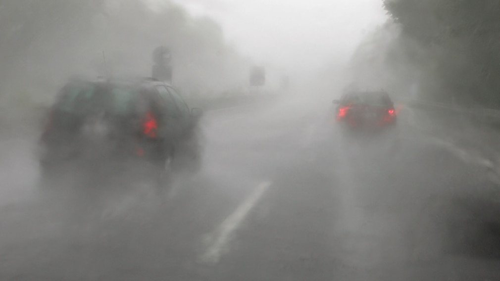 Regennasse Fahrbahn
