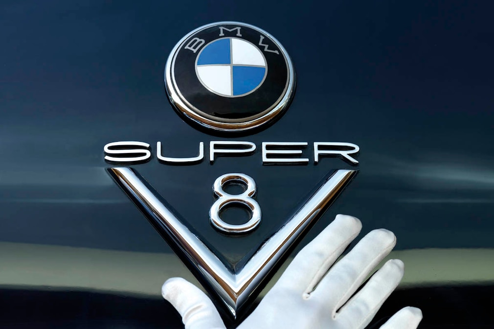 Die Nacht der weißen Handschuhe im BMW-Museum