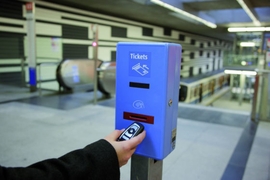 Bald kann der BMW-Autoschlüssel auch zum Kauf von Bahntickets benutzt werden.