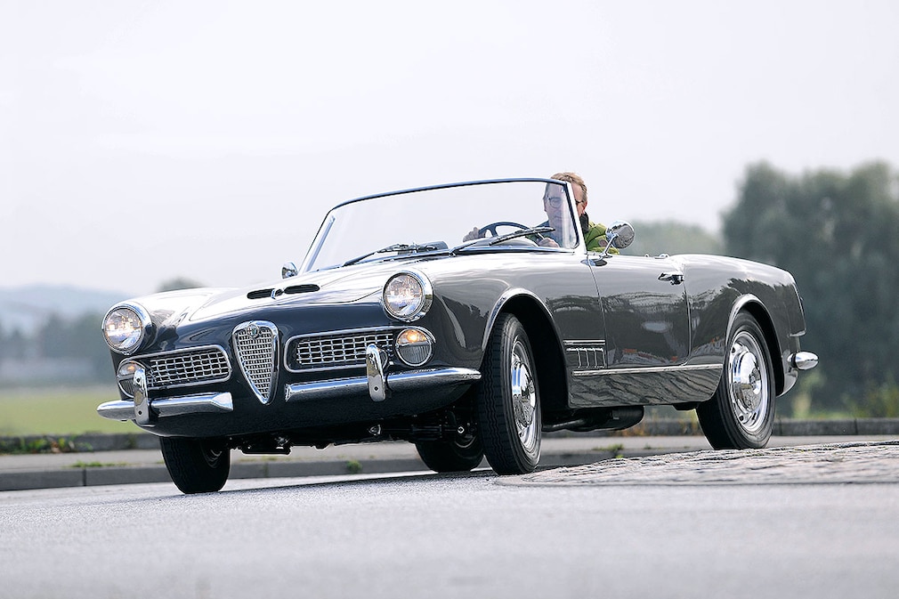 Alfa Romeo 2000 Spider Touring