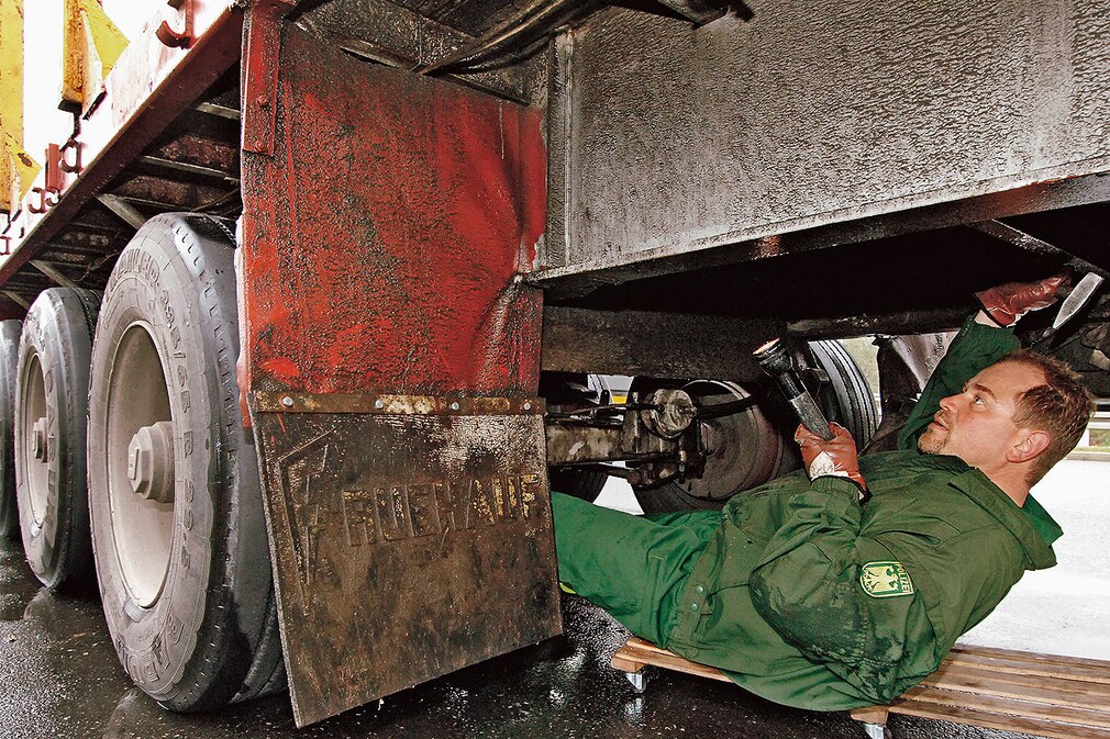 Überprüfung eines Lkw