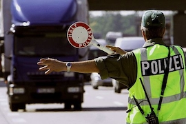 Polizei Autobahn Lkw