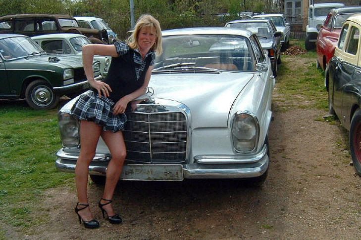 Goldies Boutique Mercedes-Benz 220 SEb Coupé