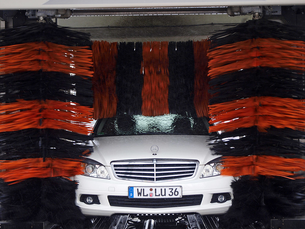 Auto waschen im Winter: Das ist zu beachten! - AUTO BILD