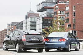 Honda Civic Hybrid 1.3 gegen Toyota Prius HSD