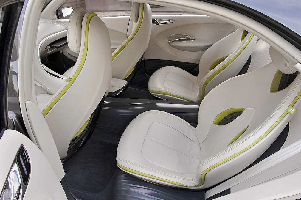 Chrysler 200C EV Concept